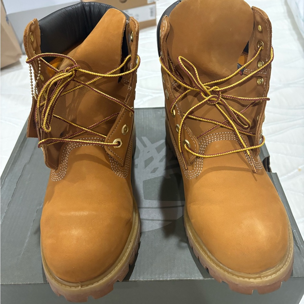 Timberland size 8 1/2 in good condition
